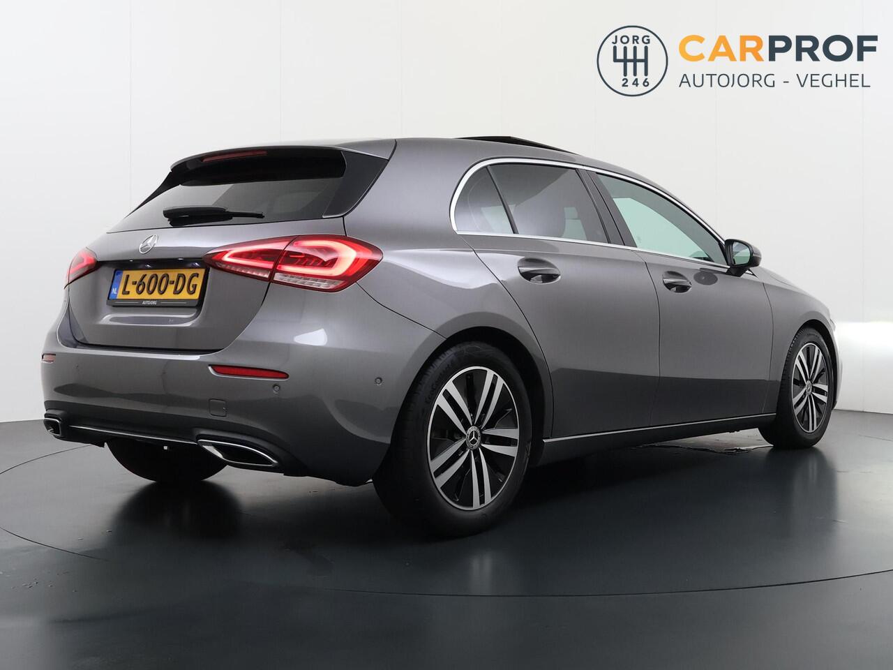 Mercedes-Benz A-KLASSE 180 Business Solution Luxury Panorama dak | Stoelverwarming | Navigatie | Camera |