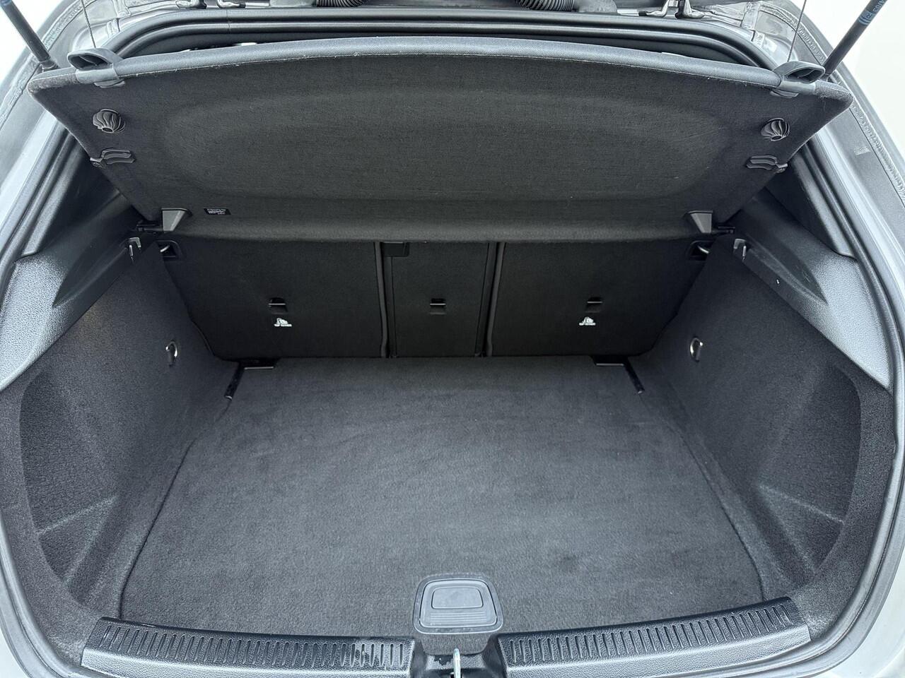 Mercedes-Benz A-KLASSE 180 Business Solution Luxury Panorama dak | Stoelverwarming | Navigatie | Camera |