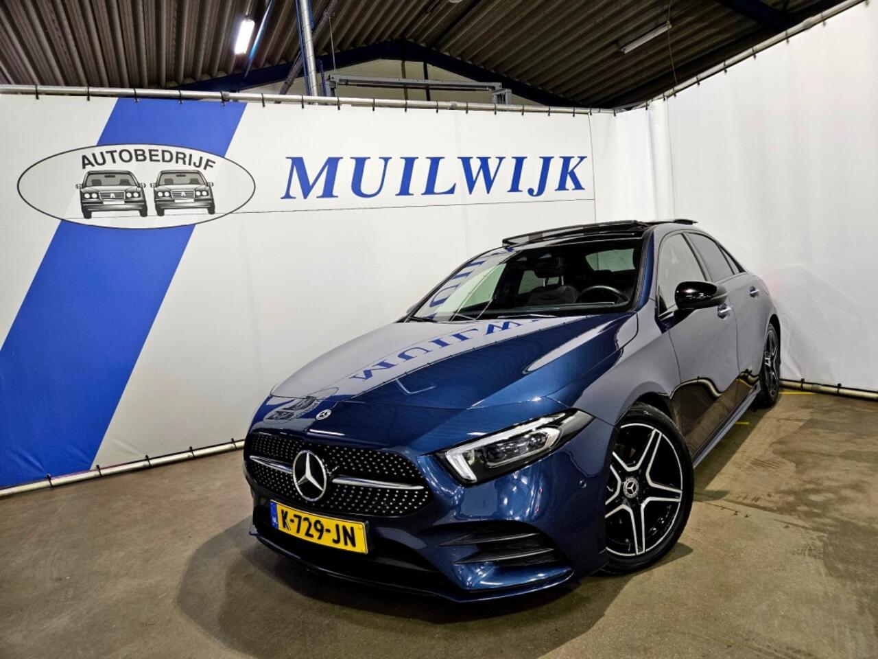 Mercedes-Benz A-KLASSE 180 Business Solution AMG / Panoramadak / Night Pakket / Sfeerverl. / NL Auto