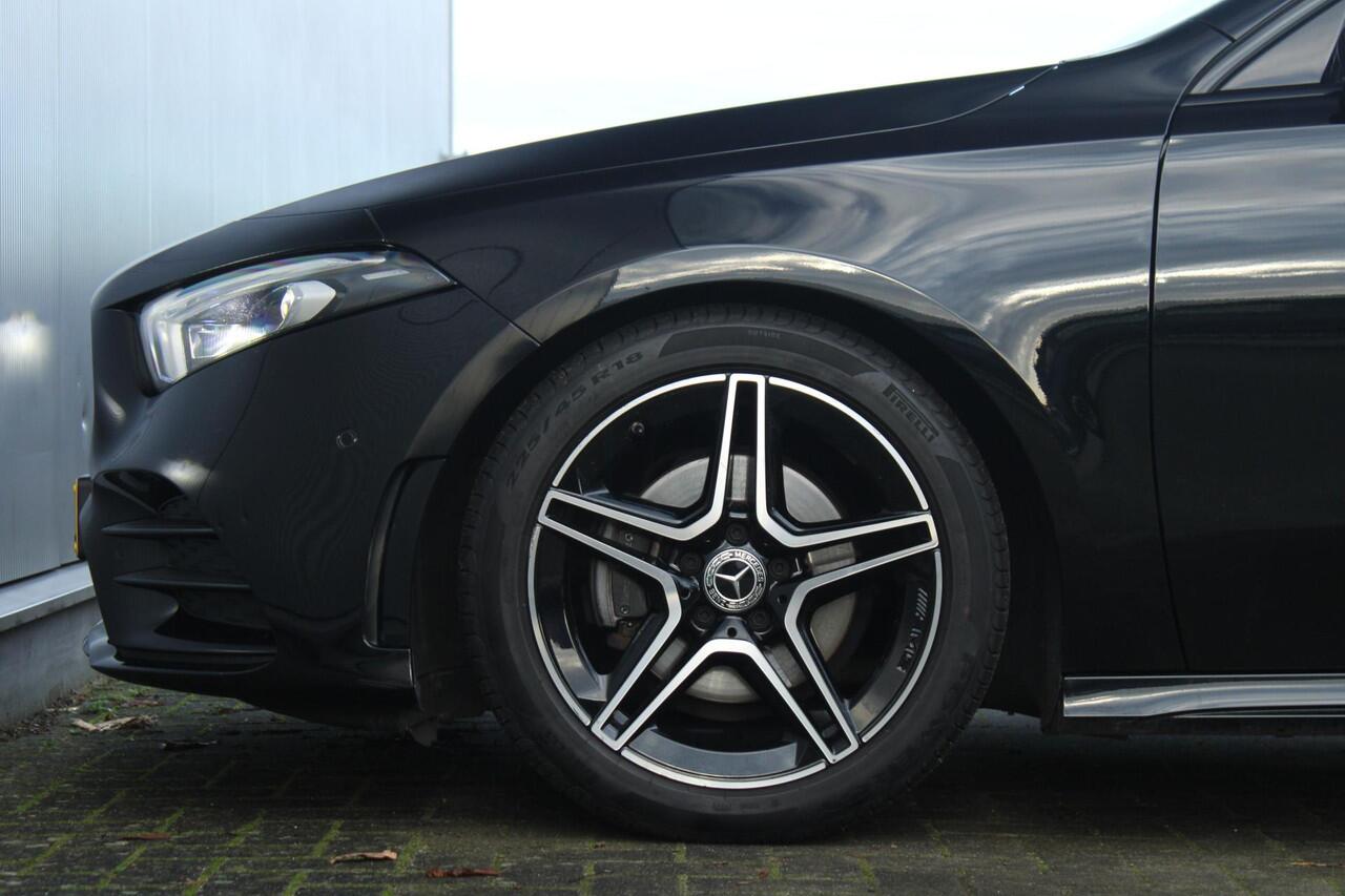 Mercedes-Benz A-KLASSE 180 Business Solution AMG | NAP! | Widescreen | Night Package | Panorama dak | Navigatie | Camera