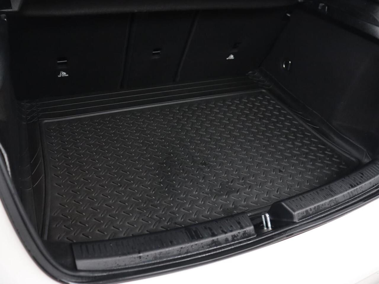 Mercedes-Benz A-KLASSE 180 AMG | Panoramadak | Stoelverwarming | Carplay | Sfeerverlichting | Leder/Alcantara | Navigatie | Park Assist | Full LED | Widescreen | Climate control | Cruise control