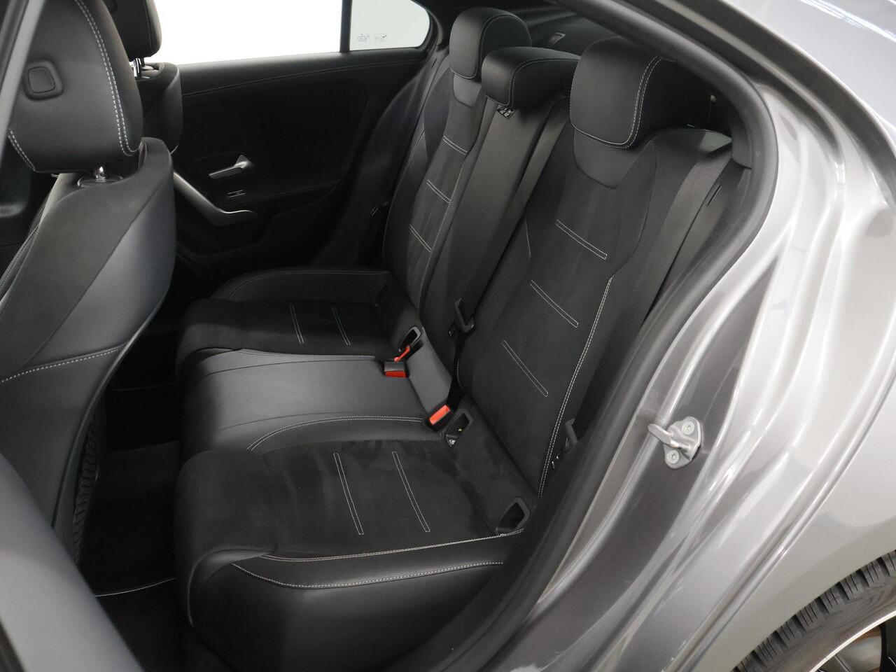 Mercedes-Benz A-KLASSE 250 e Advantage | Night | Panoramadak | Burmester | Sfeerverlichting | Stoelverwarming |