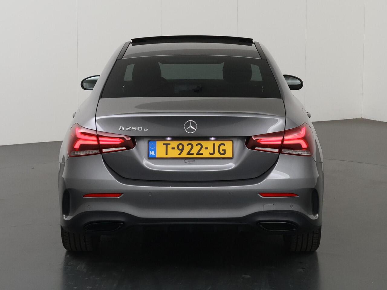 Mercedes-Benz A-KLASSE 250 e Advantage | Night | Panoramadak | Burmester | Sfeerverlichting | Stoelverwarming |