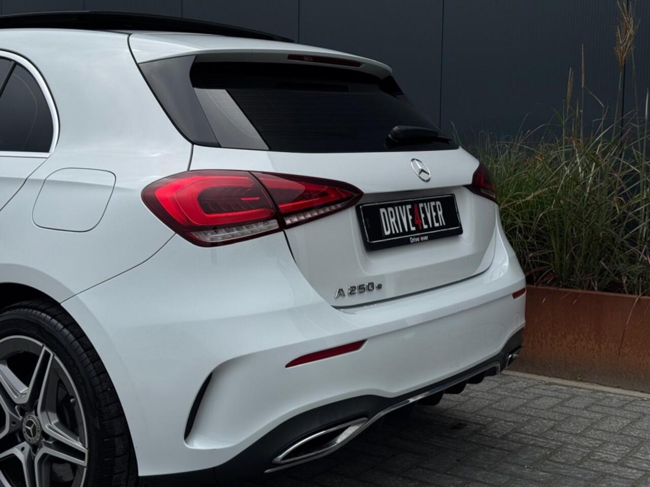 Mercedes-Benz A-KLASSE 250 e AMG Line FULL PANO SFEER ECC PDC SPORTVELGEN NAVI