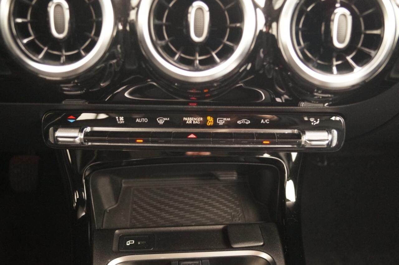 Mercedes-Benz A-KLASSE 180 136pk Edition -NAVI-ECC-CAM-PDC-