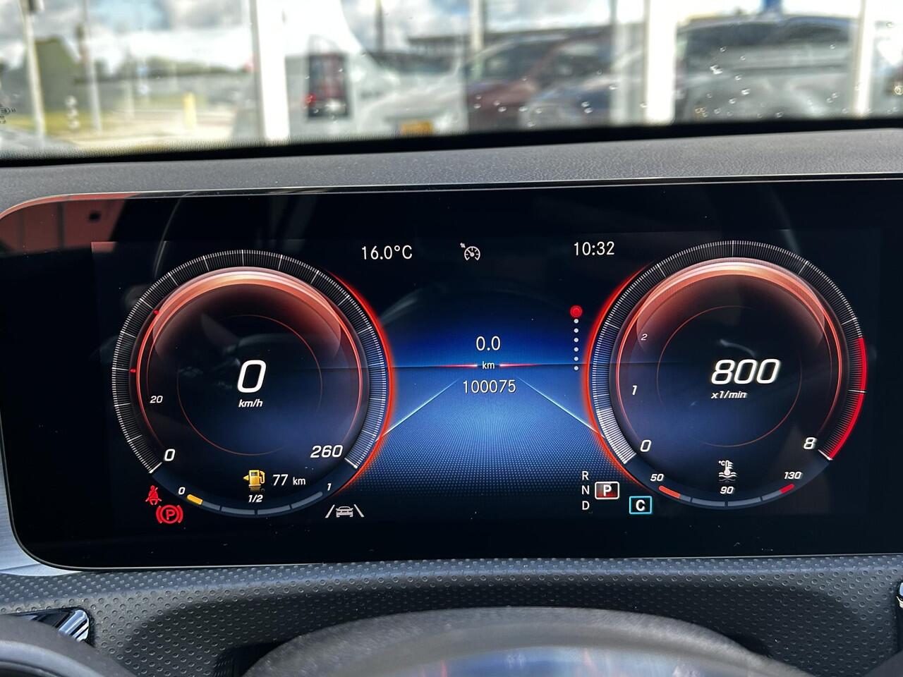 Mercedes-Benz A-KLASSE 180 Business Solution AMG | Panoramadak | Memory | Stoelverwarming