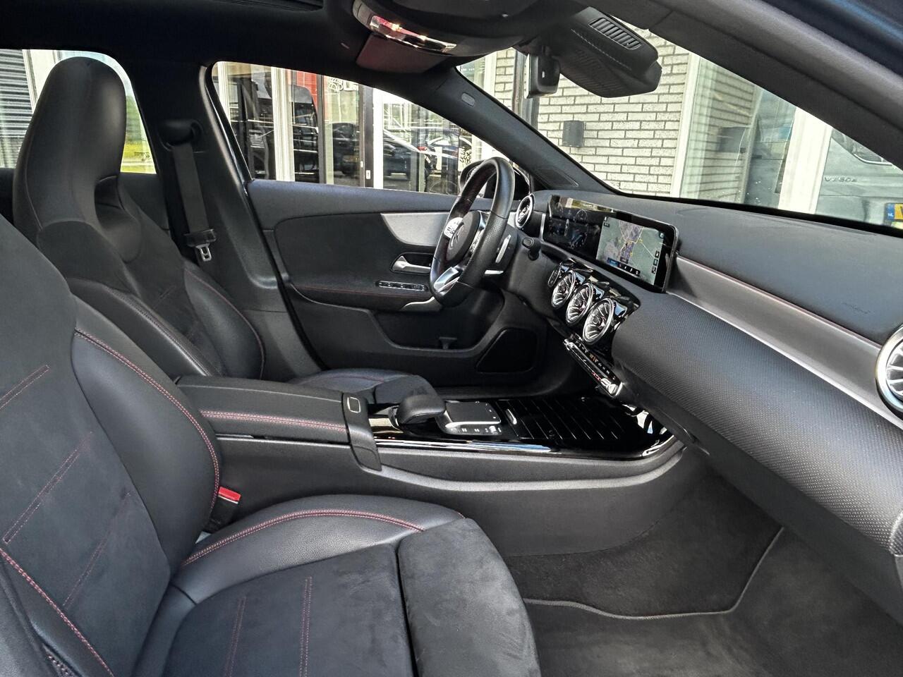 Mercedes-Benz A-KLASSE 180 Business Solution AMG | Panoramadak | Memory | Stoelverwarming