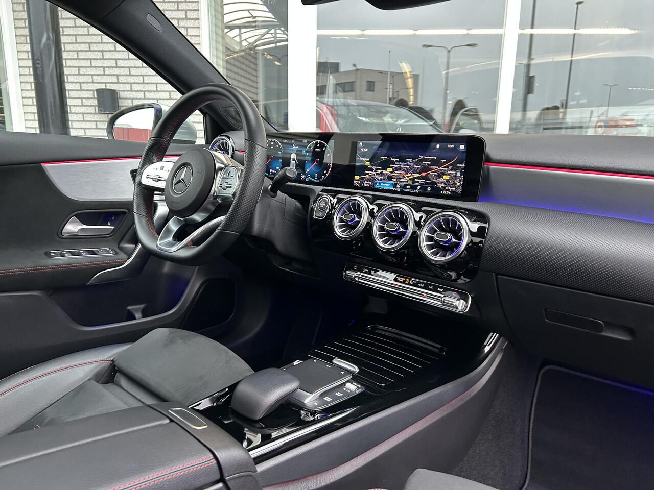 Mercedes-Benz A-KLASSE 180 Business Solution AMG | Memory | Panoramadak | Sfeerverlichting