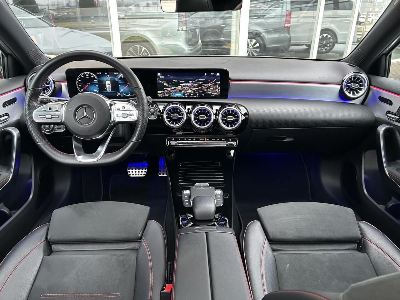 Mercedes-Benz A-KLASSE 180 Business Solution AMG | Memory | Panoramadak | Sfeerverlichting