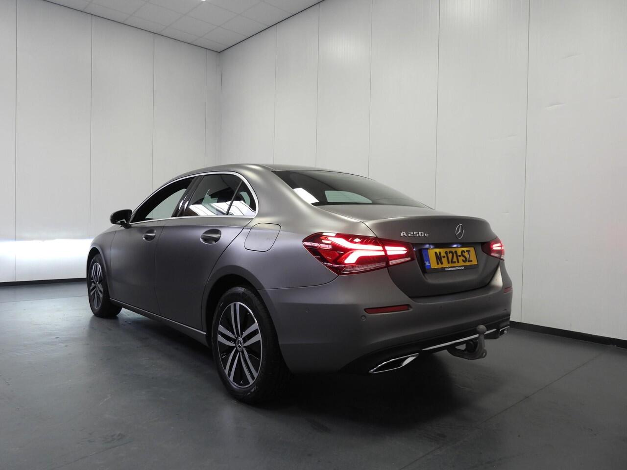 Mercedes-Benz A-KLASSE A250e Luxury Limited LEER/CAMERA/SFEER/TREKH./17"LMV!