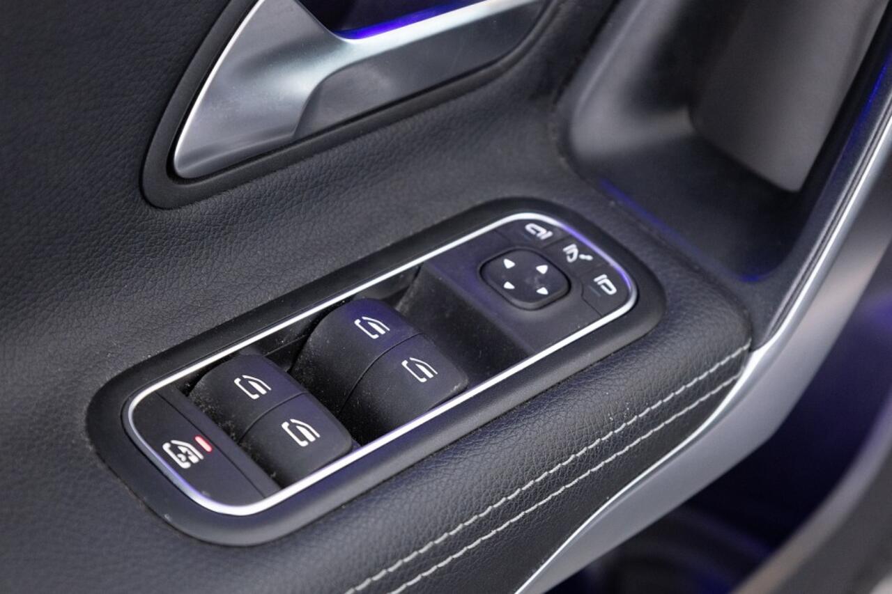 Mercedes-Benz A-KLASSE 250 e Luxury Line | LEDER | Full LED | NAVI | ECC | Stoelverwarming