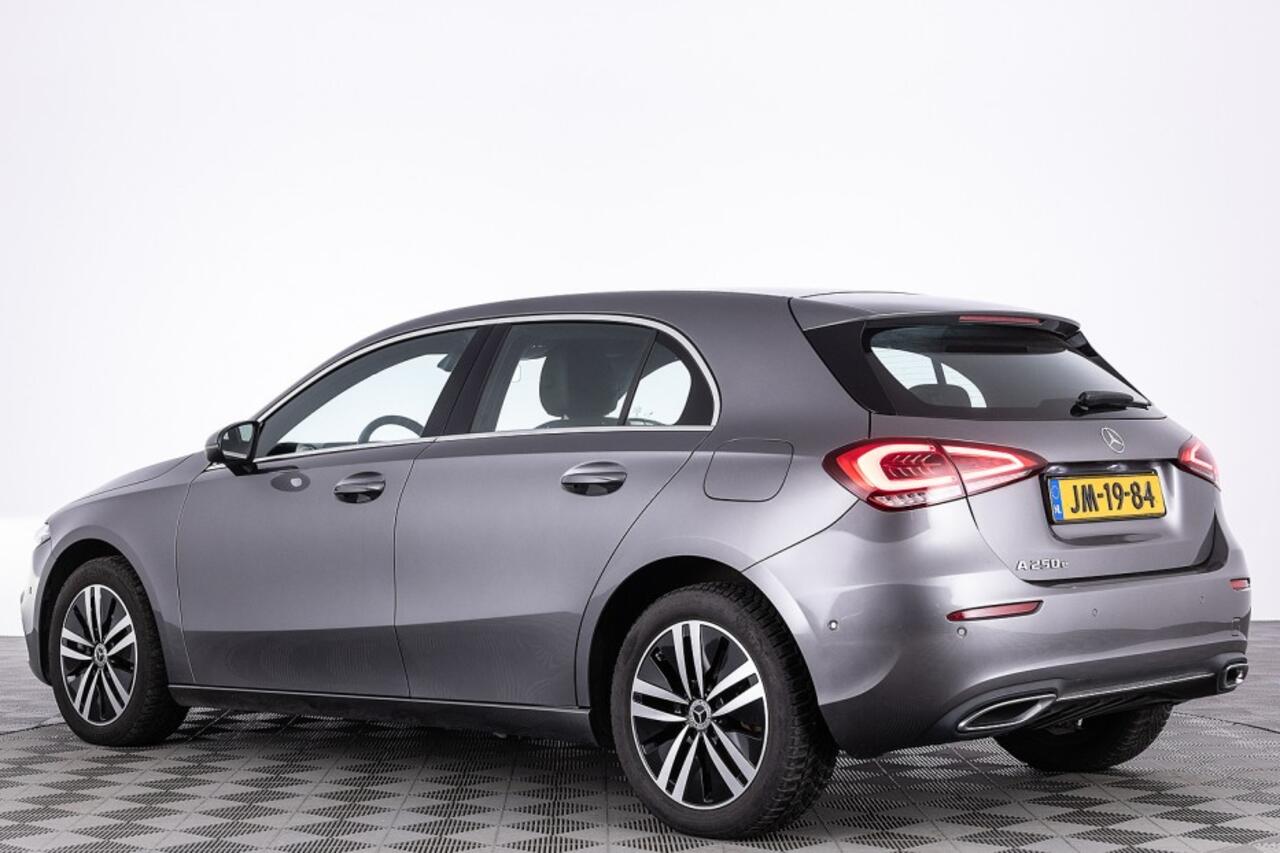 Mercedes-Benz A-KLASSE 250 e Luxury Line | LEDER | Full LED | NAVI | ECC | Stoelverwarming