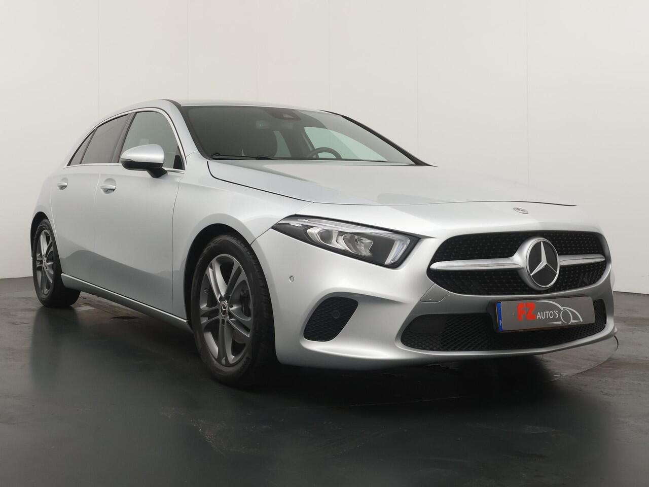 Mercedes-Benz A-KLASSE 180 Business Solution AMG - Navigatie - Camera - Stoelverwarming - LED koplampen