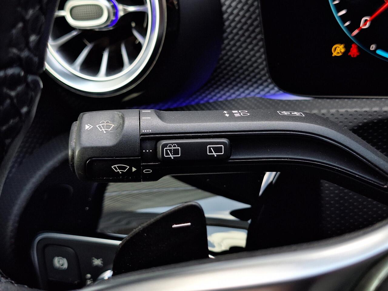 Mercedes-Benz A-KLASSE 180 Business Solution Luxury | Achteruitrijcamera | Sfeerverlichting | Stoelverwarming | Widescreen