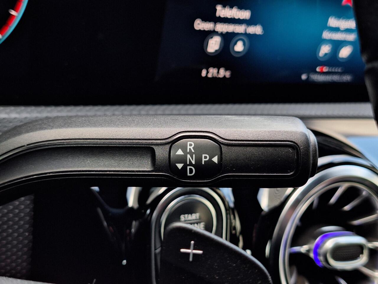 Mercedes-Benz A-KLASSE 180 Business Solution Luxury | Achteruitrijcamera | Sfeerverlichting | Stoelverwarming | Widescreen