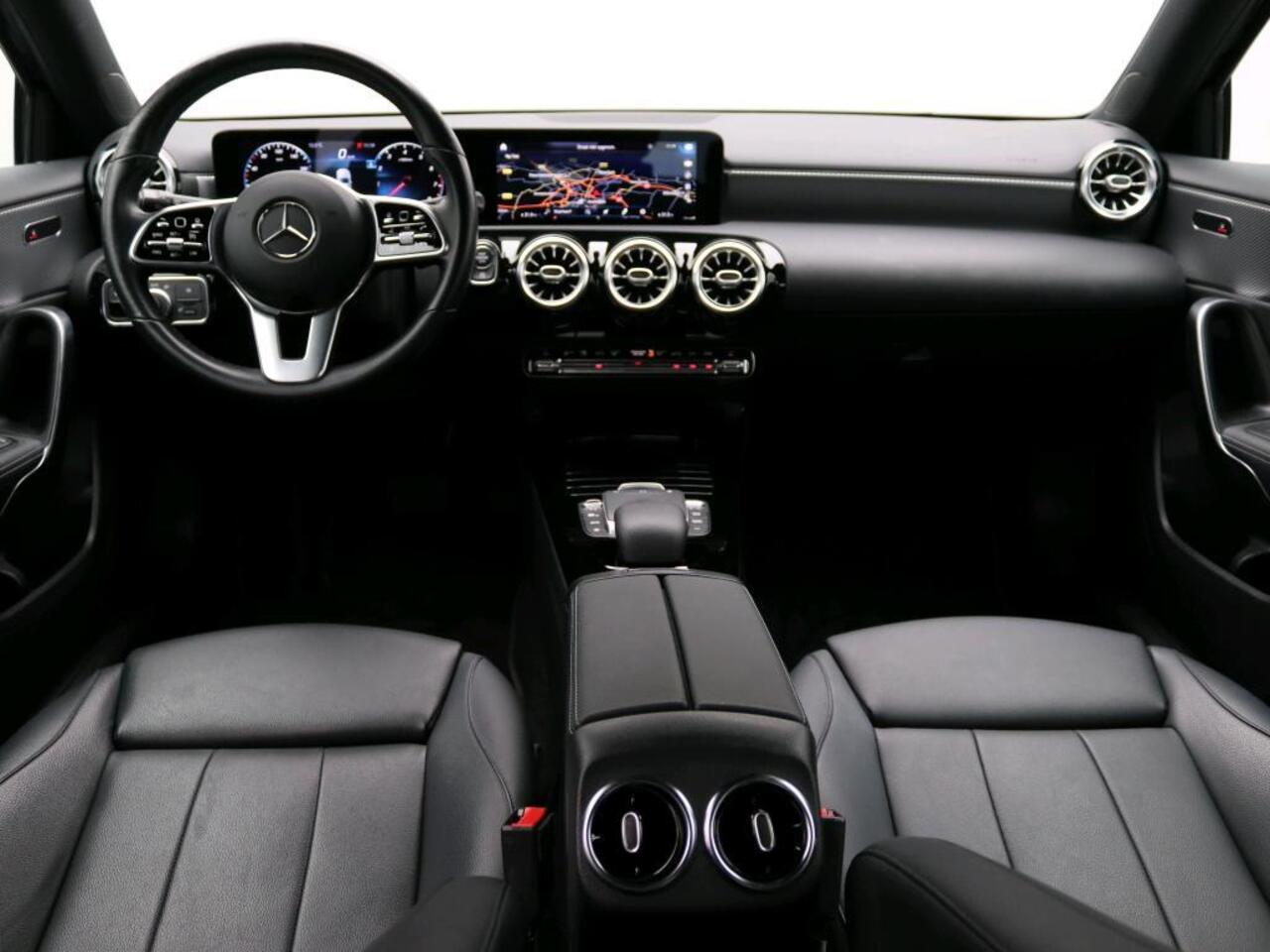 Mercedes-Benz A-KLASSE 180 Business Solution Luxury | Achteruitrijcamera | Sfeerverlichting | Stoelverwarming | Widescreen