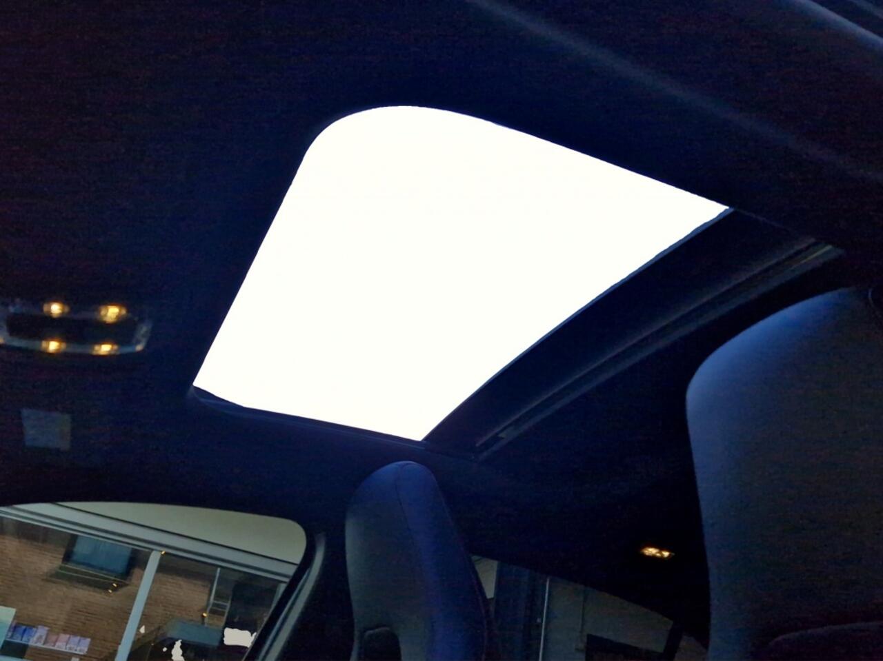 Mercedes-Benz A-KLASSE 180 Business Solution AMG Panodak - Sfeer Verlichting - LED