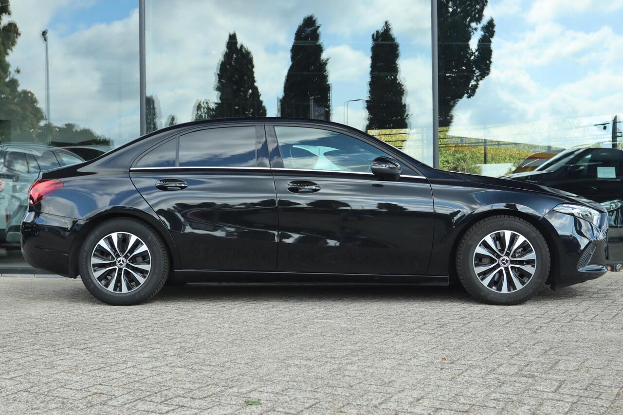 Mercedes-Benz A-KLASSE 180 BUSINESS SOLUTION AUT. | ORIG. NL | WIDESCREEN | TREKHAAK | CARPLAY | CAMERA | LED | STOELVERW.