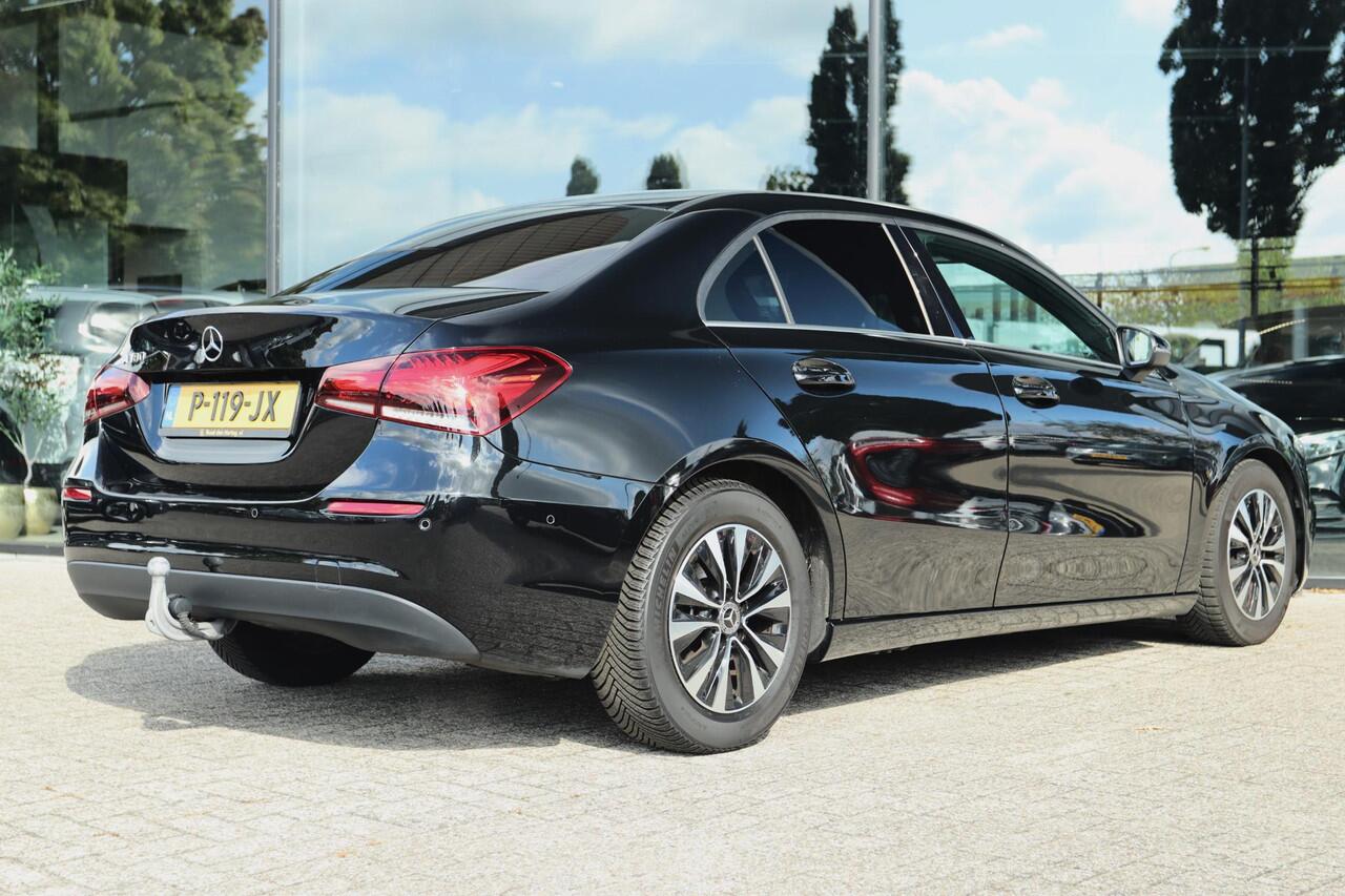 Mercedes-Benz A-KLASSE 180 BUSINESS SOLUTION AUT. | ORIG. NL | WIDESCREEN | TREKHAAK | CARPLAY | CAMERA | LED | STOELVERW.