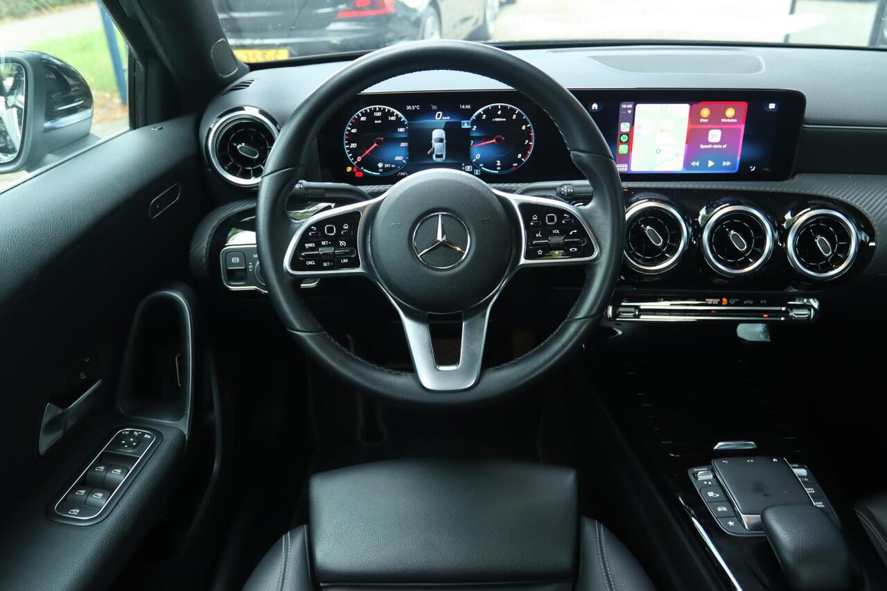 Mercedes-Benz A-KLASSE 180 BUSINESS SOLUTION AUT. | ORIG. NL | WIDESCREEN | TREKHAAK | CARPLAY | CAMERA | LED | STOELVERW.