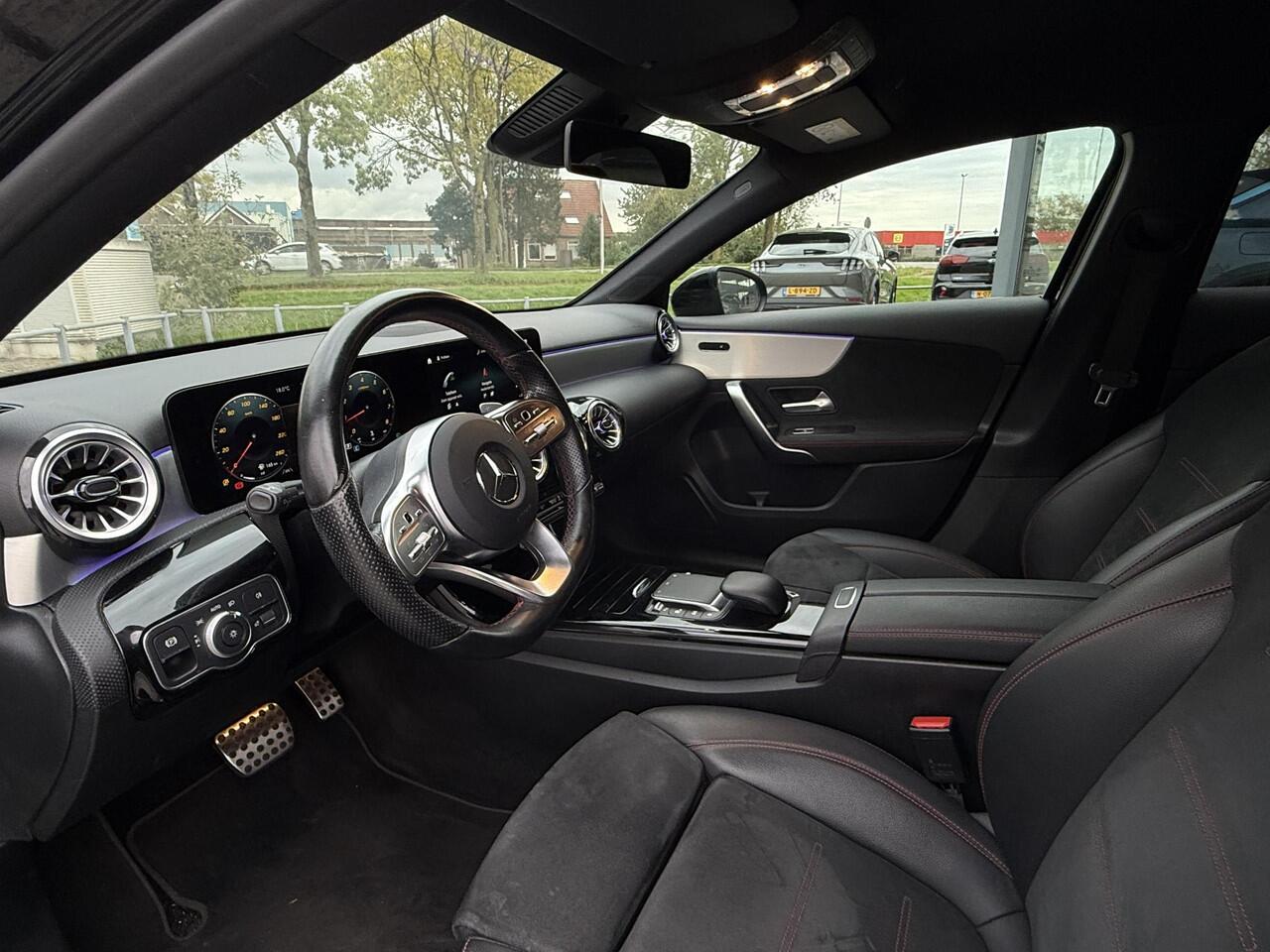 Mercedes-Benz A-KLASSE 180 Aut. Business Sol. AMG | Trekhaak | Navi | Camera | Sfeer Verlichting |