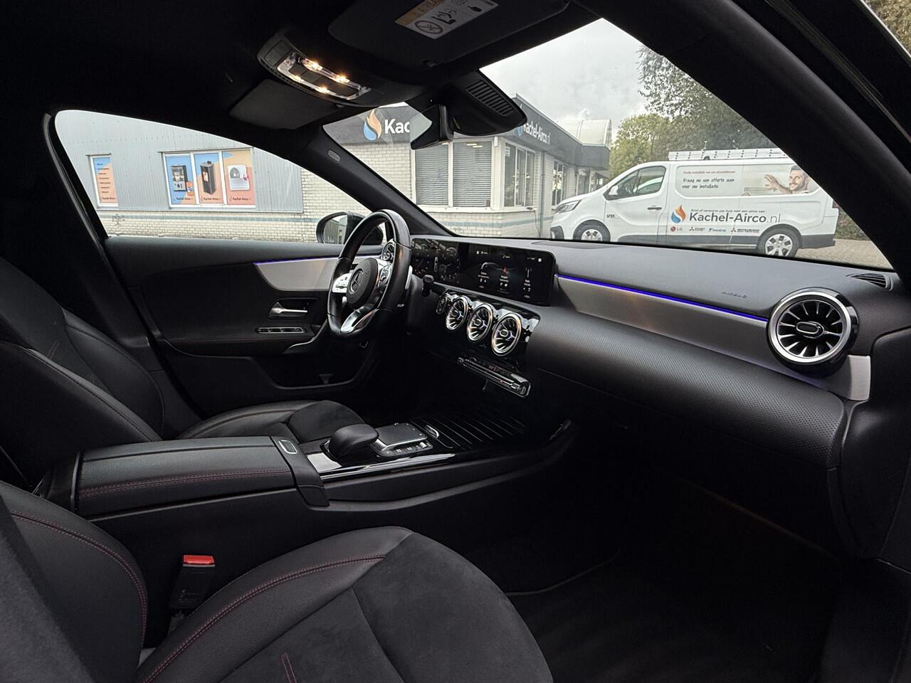 Mercedes-Benz A-KLASSE 180 Aut. Business Sol. AMG | Trekhaak | Navi | Camera | Sfeer Verlichting |