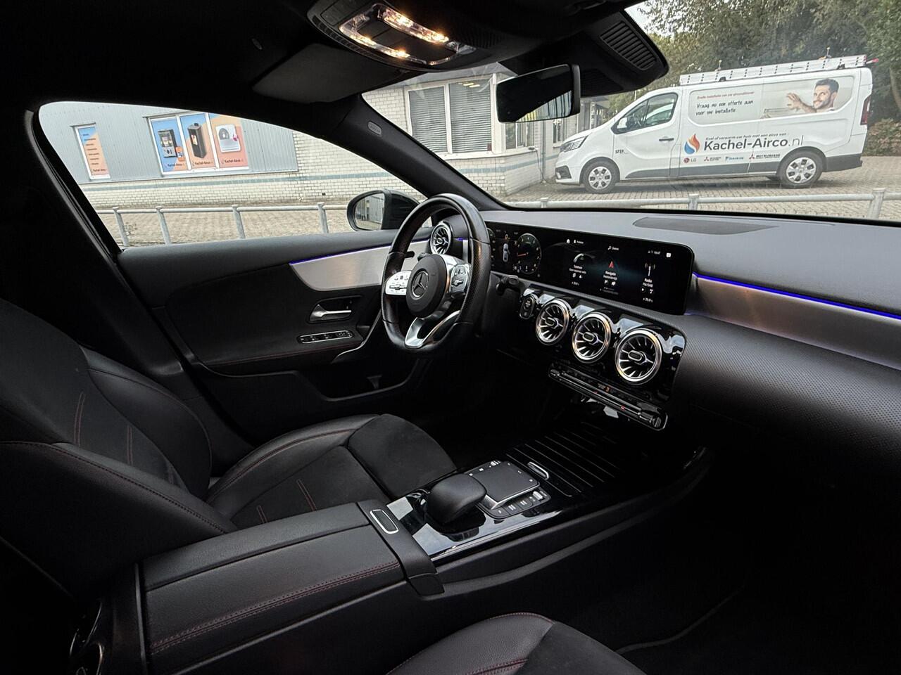 Mercedes-Benz A-KLASSE 180 Aut. Business Sol. AMG | Trekhaak | Navi | Camera | Sfeer Verlichting |