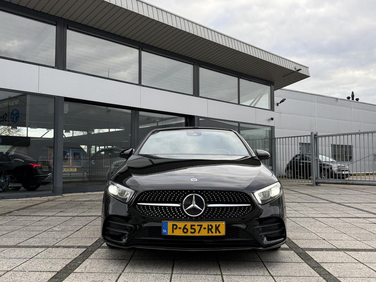 Mercedes-Benz A-KLASSE 180 Aut. Business Sol. AMG | Trekhaak | Navi | Camera | Sfeer Verlichting |