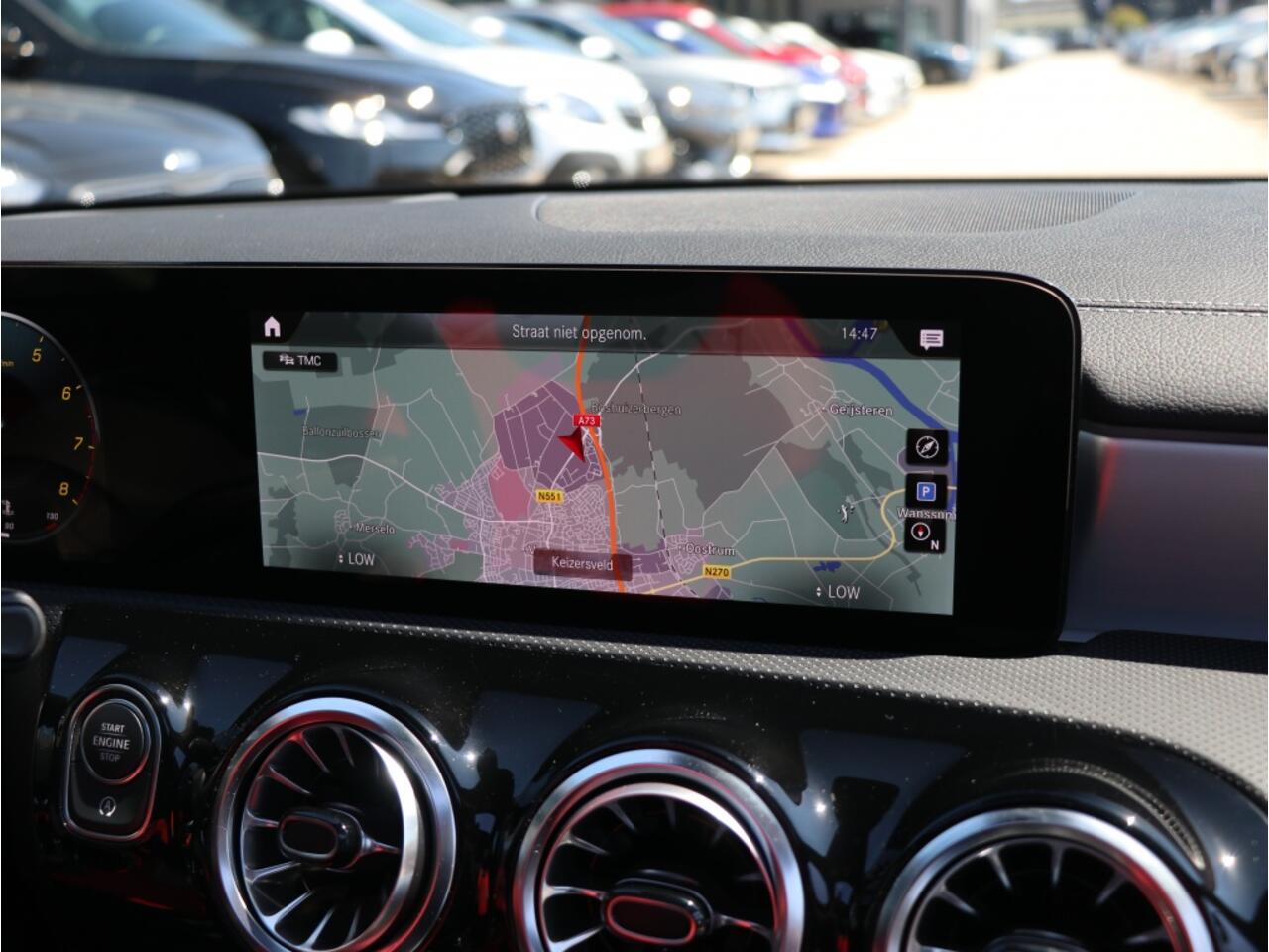 Mercedes-Benz A-KLASSE 180 AMG Line I Panoramadak I Leder I Widescreen