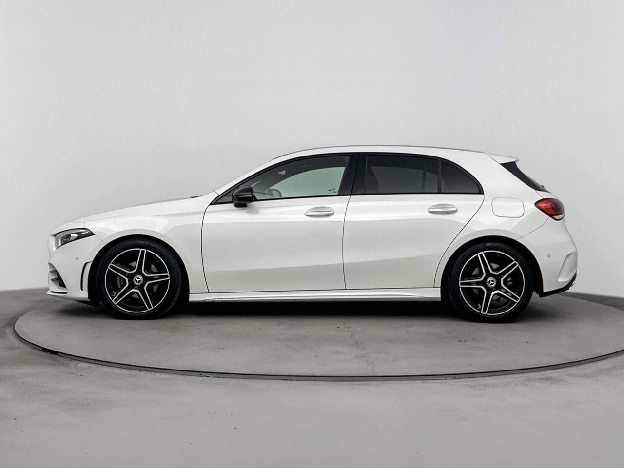 Mercedes-Benz A-KLASSE 200 Business Solution AMG 163PK | Schuif-/Kanteldak | Wegklapbare Trekhaak | Memory Stoelen | Sfeerverlichting | Achteruitrijcamera | Stoelverwarming | Apple CarPlay & Android Auto