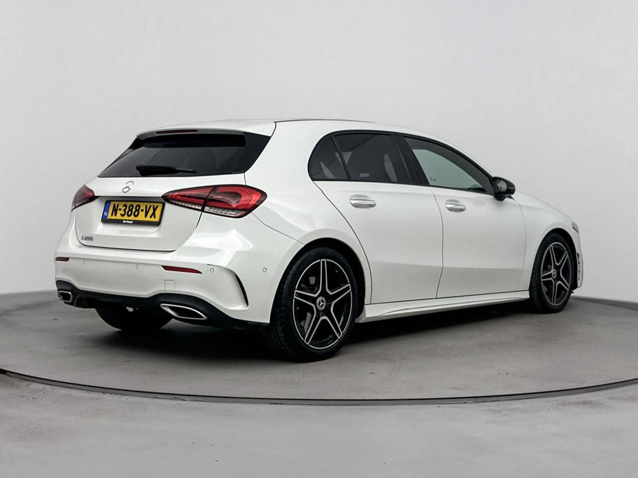 Mercedes-Benz A-KLASSE 200 Business Solution AMG 163PK | Schuif-/Kanteldak | Wegklapbare Trekhaak | Memory Stoelen | Sfeerverlichting | Achteruitrijcamera | Stoelverwarming | Apple CarPlay & Android Auto