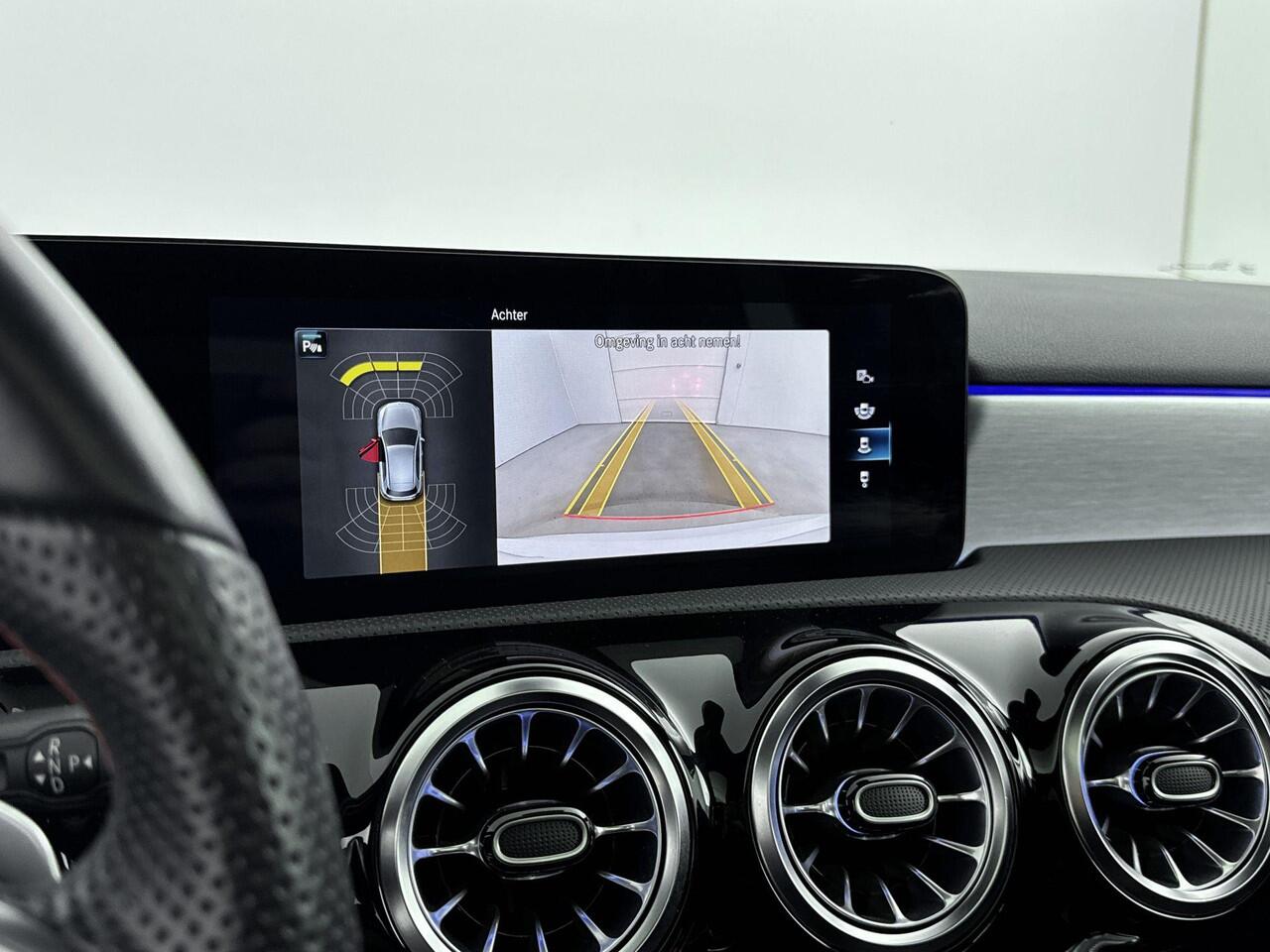 Mercedes-Benz A-KLASSE 200 Business Solution AMG 163PK | Schuif-/Kanteldak | Wegklapbare Trekhaak | Memory Stoelen | Sfeerverlichting | Achteruitrijcamera | Stoelverwarming | Apple CarPlay & Android Auto