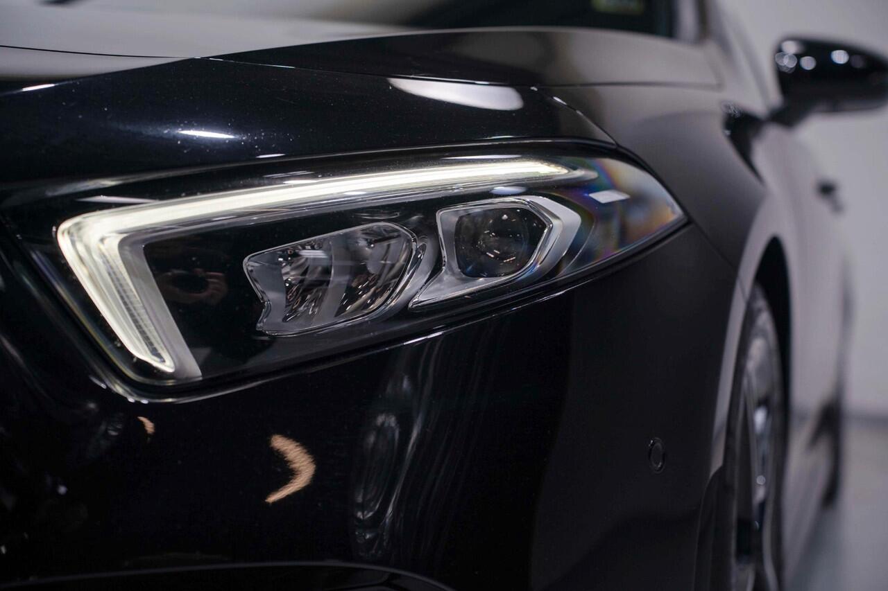 Mercedes-Benz A-KLASSE 180 Business Solution AMG Navi Camera PDC v+a Sfeerverlichting Led koplampen NAP Wegklapbare trekhaak