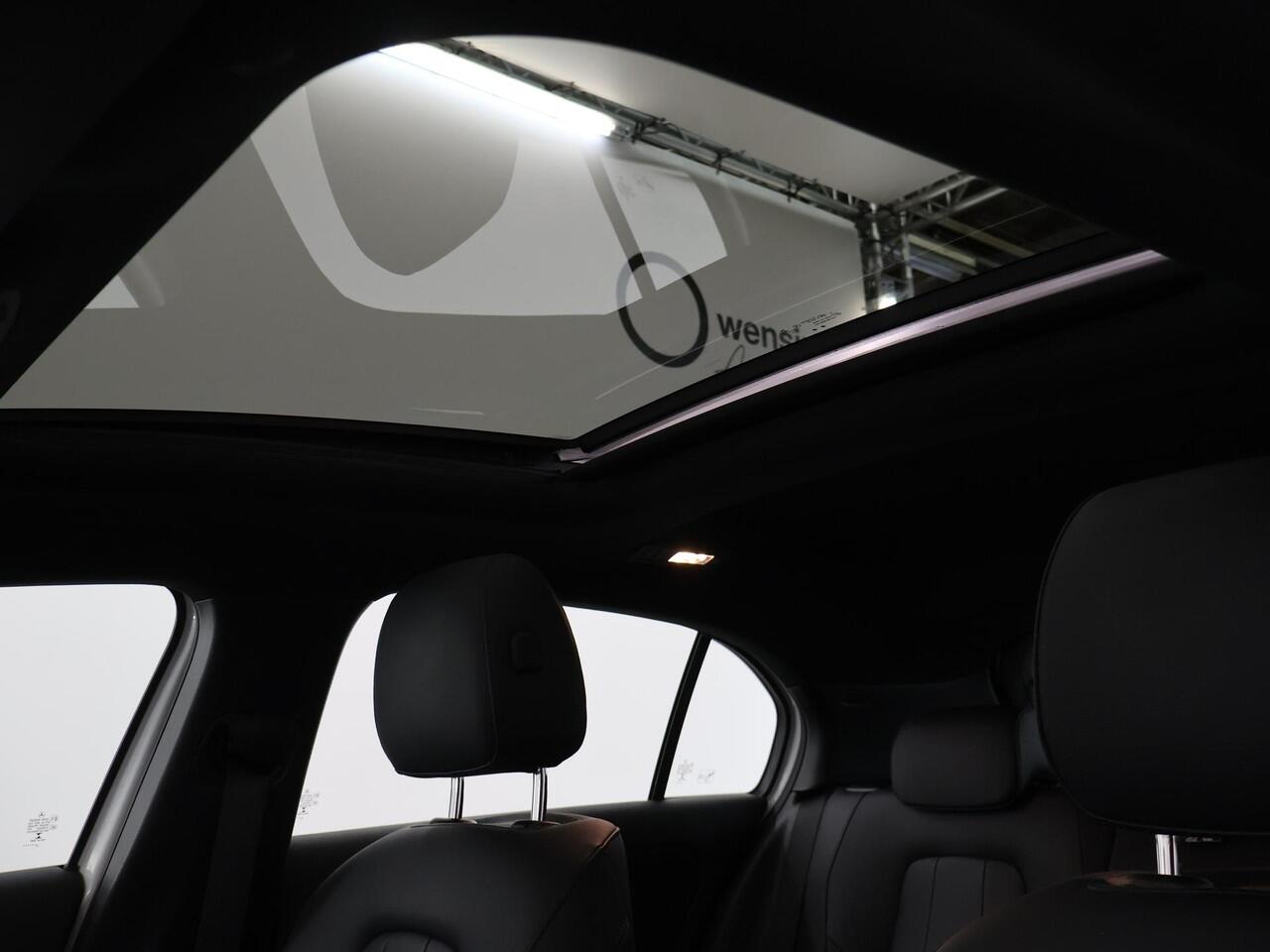 Mercedes-Benz A-KLASSE 180 Luxury | Panoramadak | Memory | Multibeam | Keyless | Distronic |