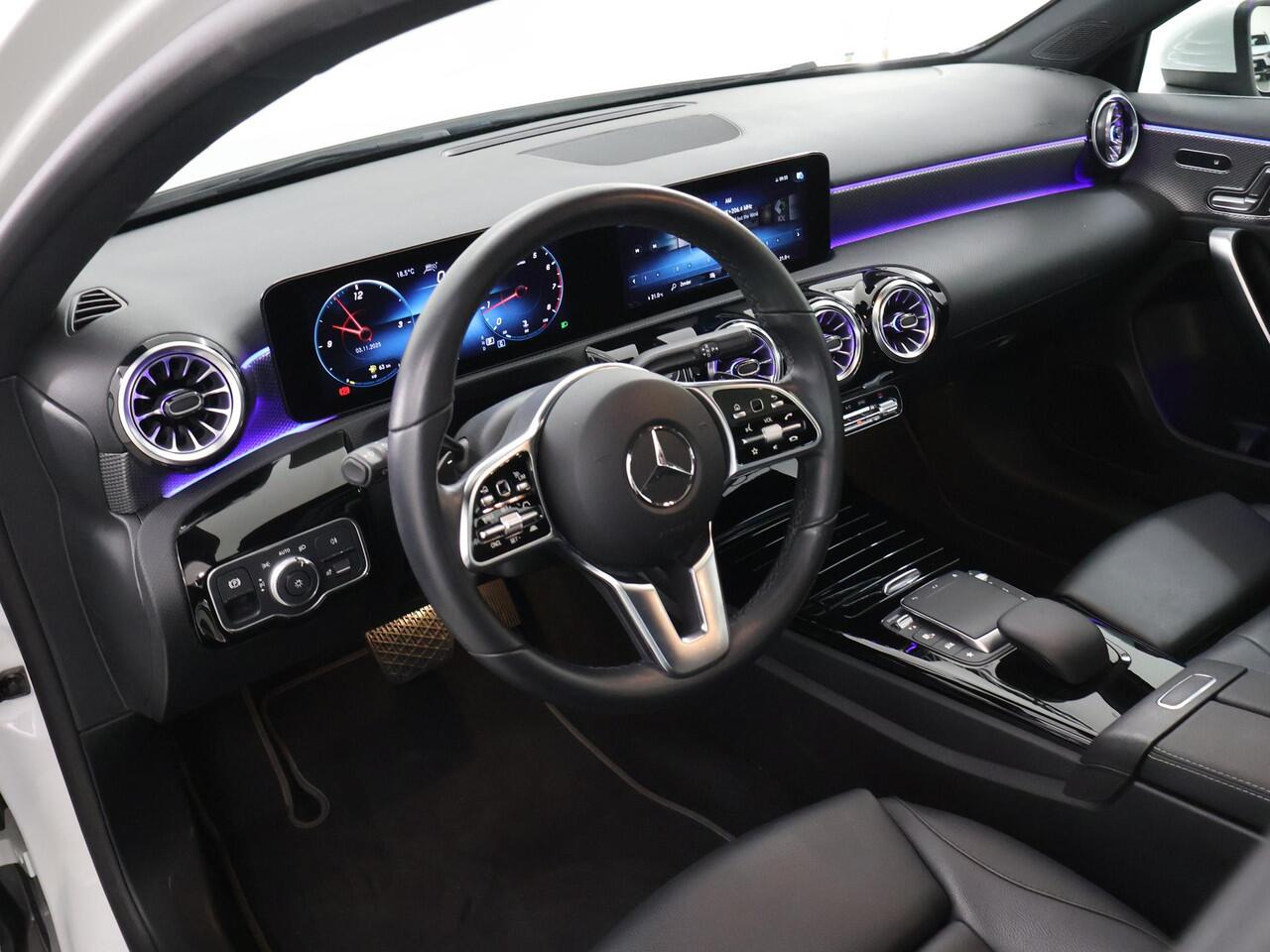 Mercedes-Benz A-KLASSE 180 Luxury | Panoramadak | Memory | Multibeam | Keyless | Distronic |