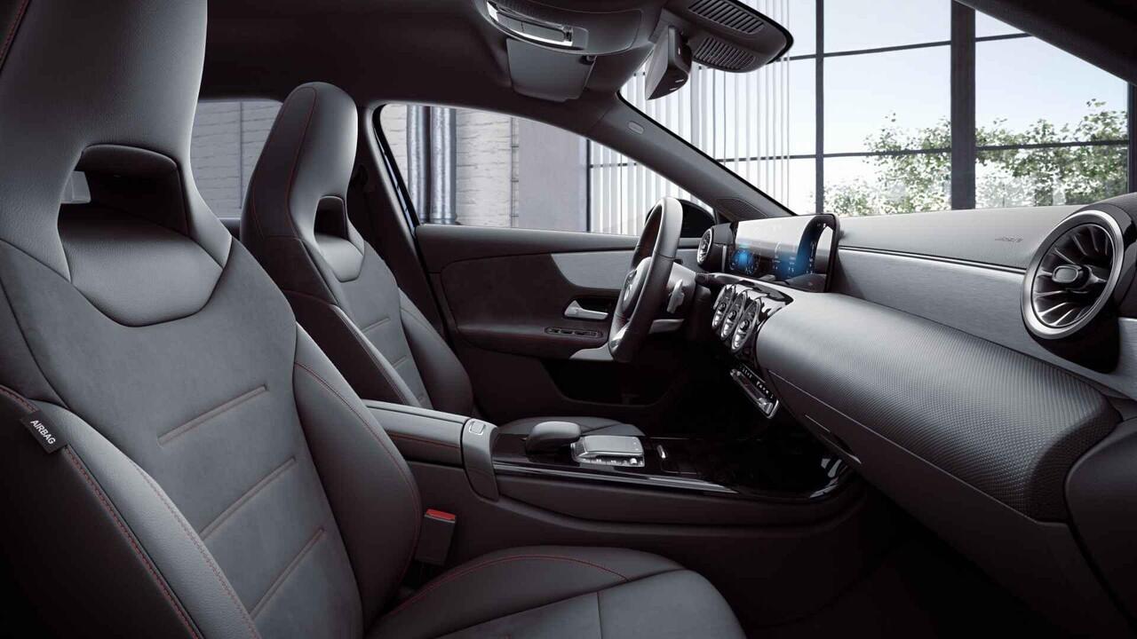 Mercedes-Benz A-KLASSE 180 Business Solution AMG | Night | Achteruitrijcamera | Stoelverwarming | Sfeerverlichting | Getin glas |