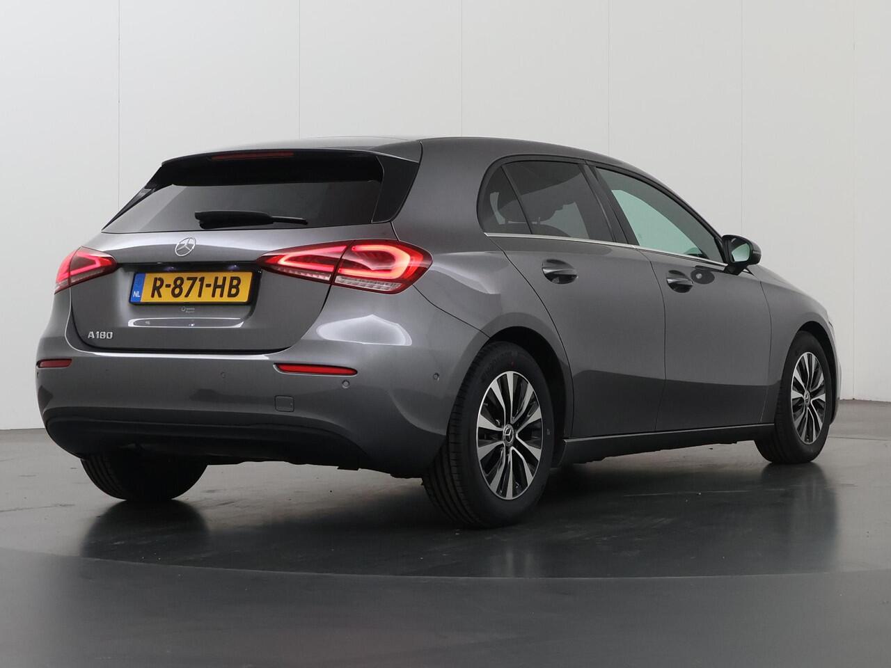 Mercedes-Benz A-KLASSE 180 Business Line | Apple carplay | Widescreen | Achteruitrijcamera | LED | Stoelverwarming |