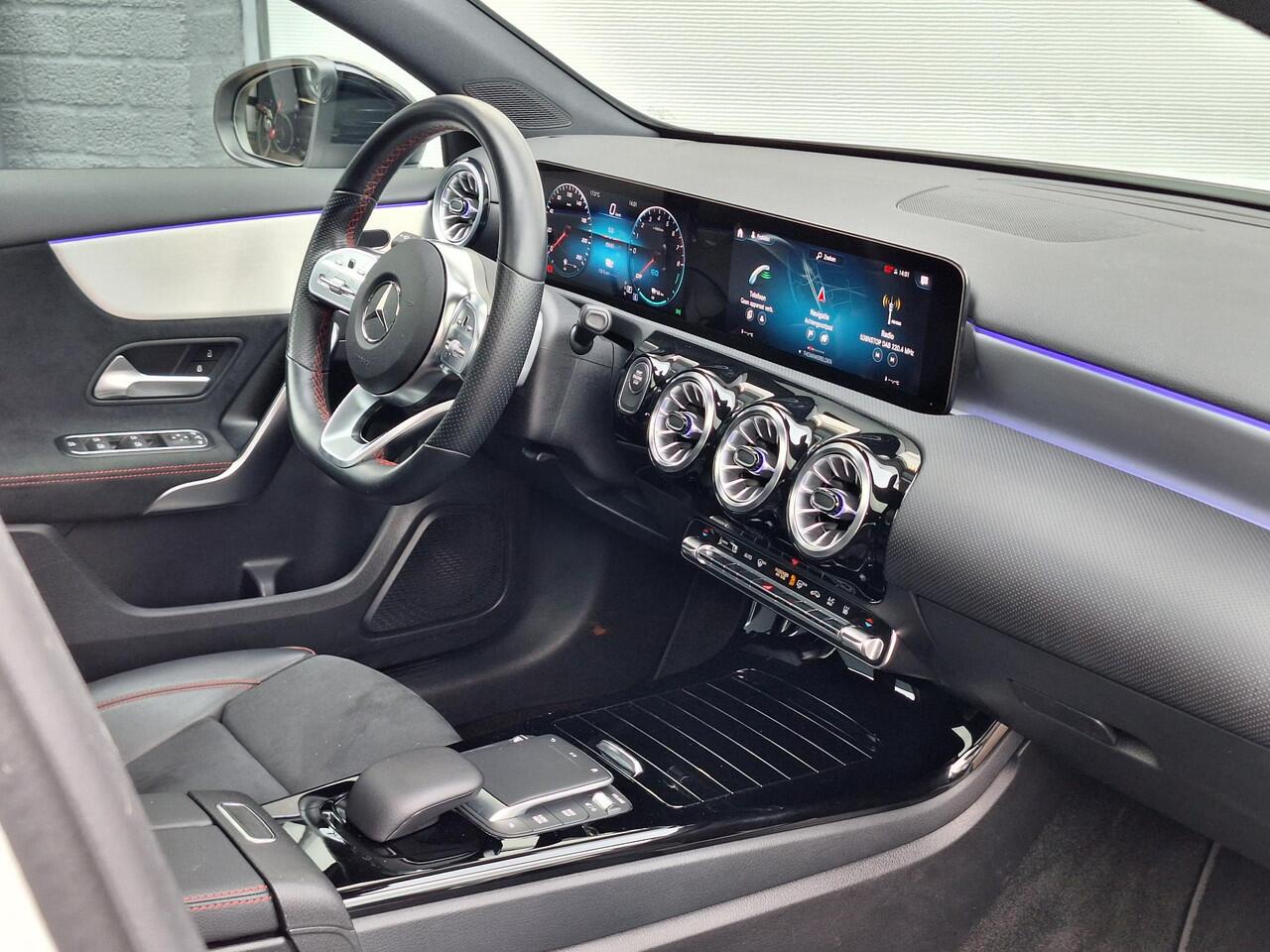 Mercedes-Benz A-KLASSE 250 e AMG Line | Panoramadak | Night pakket | Achteruitrijcamera | Sfeerverlichting | Multibeam LED | Keyless-GO