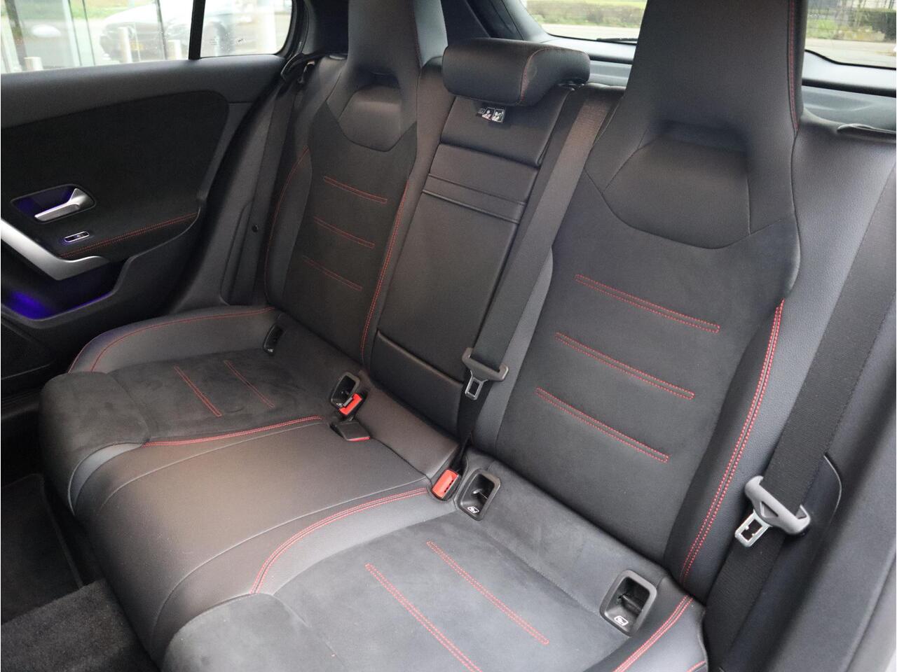 Mercedes-Benz A-KLASSE 180 Business Solution AMG