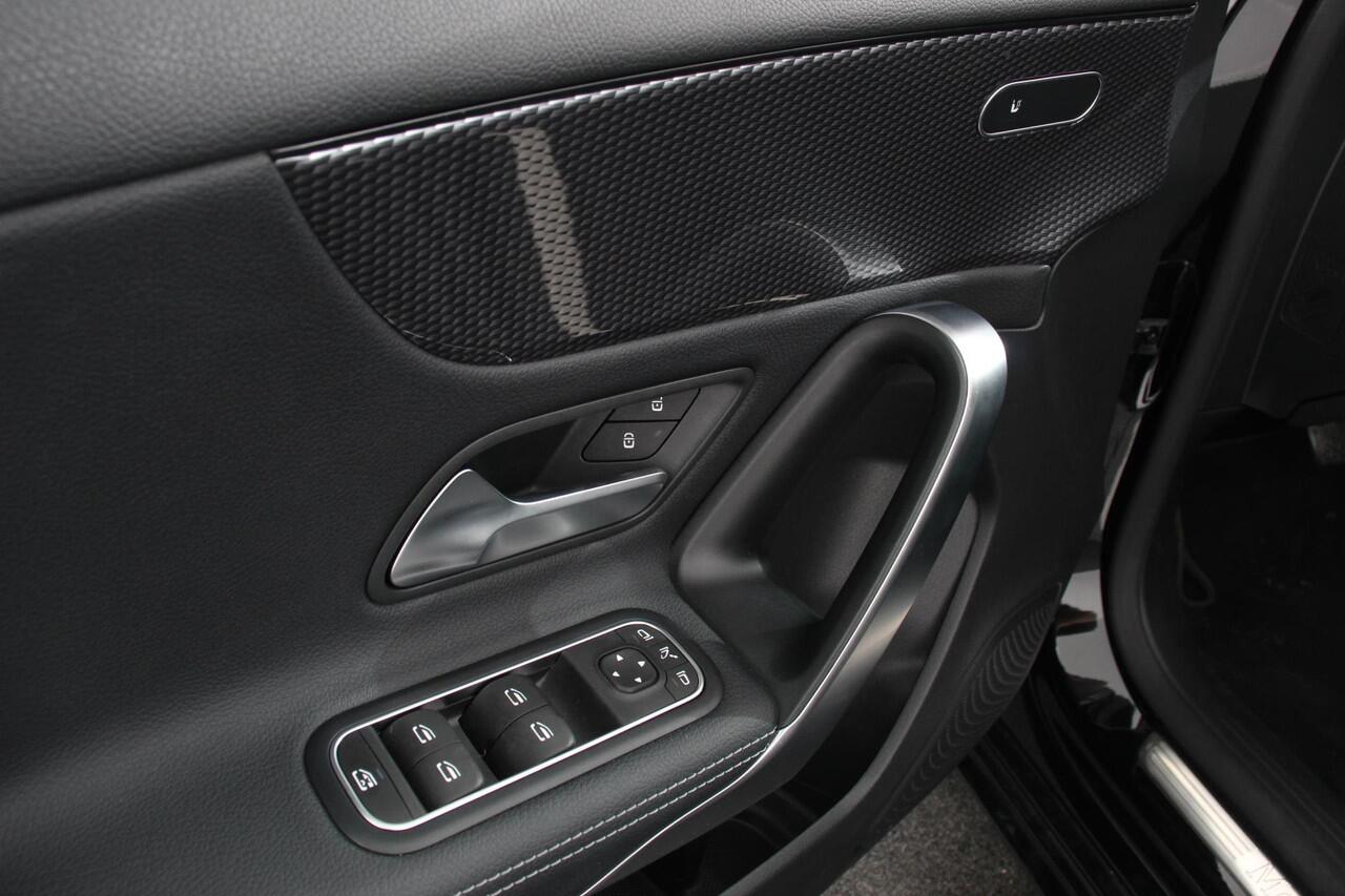 Mercedes-Benz A-KLASSE 180 136pk DCT Progressive Navigatie Parkeersensoren Camera Cruise Control Stoelverwarming Ledverlichting Climate Control