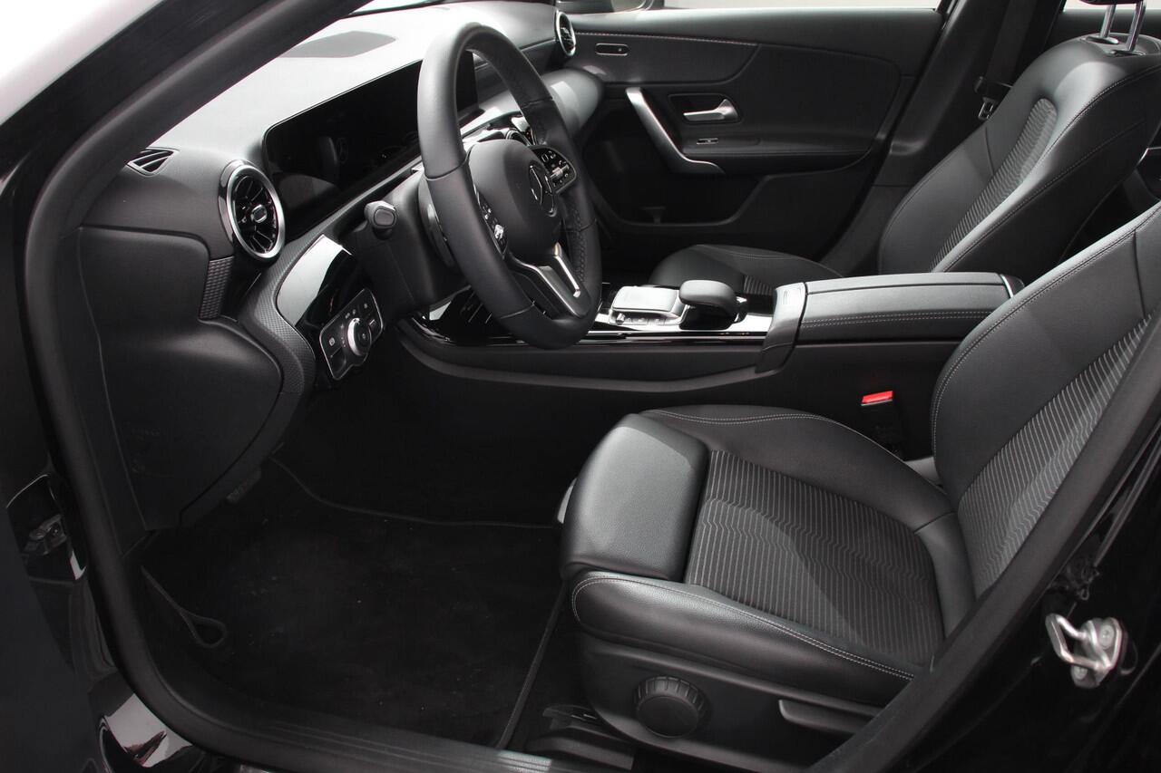 Mercedes-Benz A-KLASSE 180 136pk DCT Progressive Navigatie Parkeersensoren Camera Cruise Control Stoelverwarming Ledverlichting Climate Control