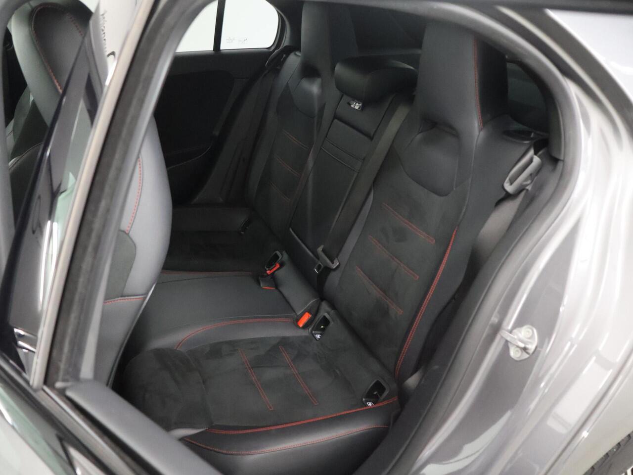 Mercedes-Benz A-KLASSE 250 e Business Line | AMG | Night | Panoramadak | Trekhaak | Rijassistentiepakket Plus | Sfeerverlichting | Stoelverwarming | Achteruitrijcamera |