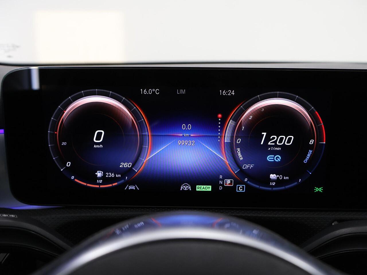 Mercedes-Benz A-KLASSE 250 e Business Line | AMG | Night | Panoramadak | Trekhaak | Rijassistentiepakket Plus | Sfeerverlichting | Stoelverwarming | Achteruitrijcamera |