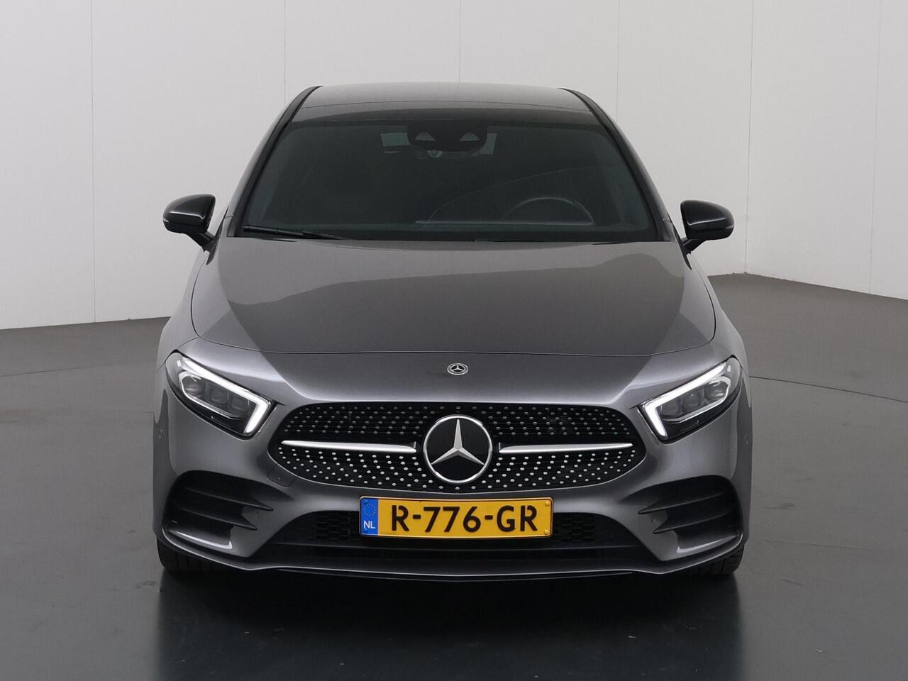 Mercedes-Benz A-KLASSE 250 e Business Line | AMG | Night | Panoramadak | Trekhaak | Rijassistentiepakket Plus | Sfeerverlichting | Stoelverwarming | Achteruitrijcamera |
