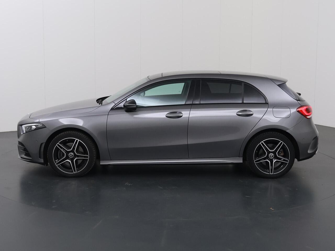 Mercedes-Benz A-KLASSE 250 e Business Line | AMG | Night | Panoramadak | Trekhaak | Rijassistentiepakket Plus | Sfeerverlichting | Stoelverwarming | Achteruitrijcamera |