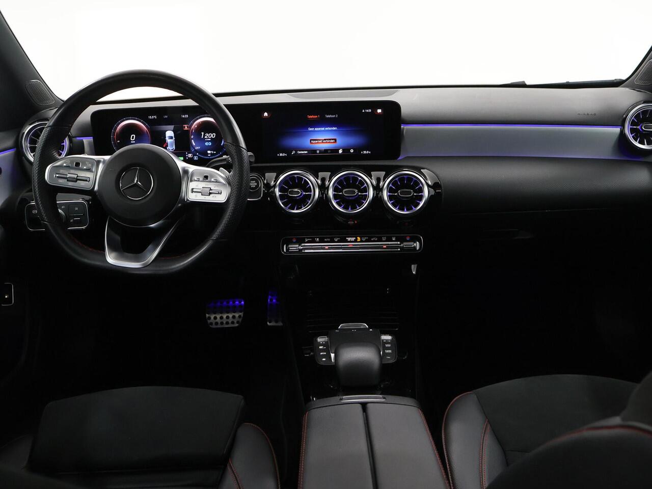 Mercedes-Benz A-KLASSE 250 e Business Line | AMG | Night | Panoramadak | Trekhaak | Rijassistentiepakket Plus | Sfeerverlichting | Stoelverwarming | Achteruitrijcamera |