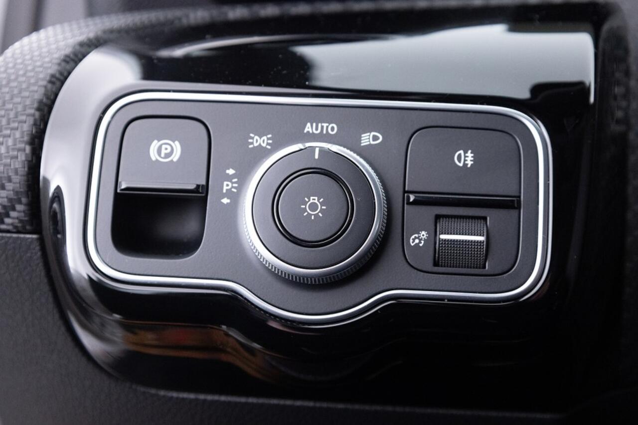 Mercedes-Benz A-KLASSE 250 e Premium | Full LED | Half LEDER | CAMERA