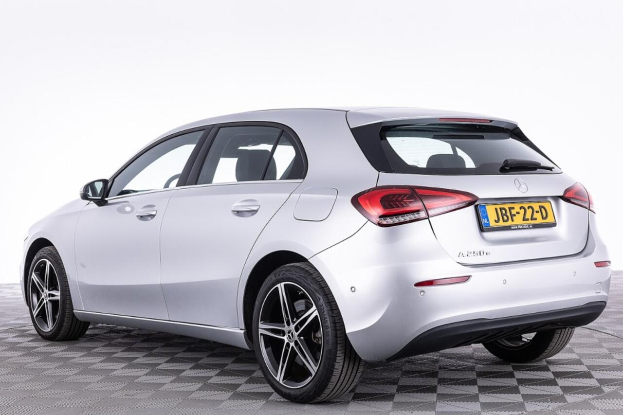 Mercedes-Benz A-KLASSE 250 e Premium | Full LED | Half LEDER | CAMERA