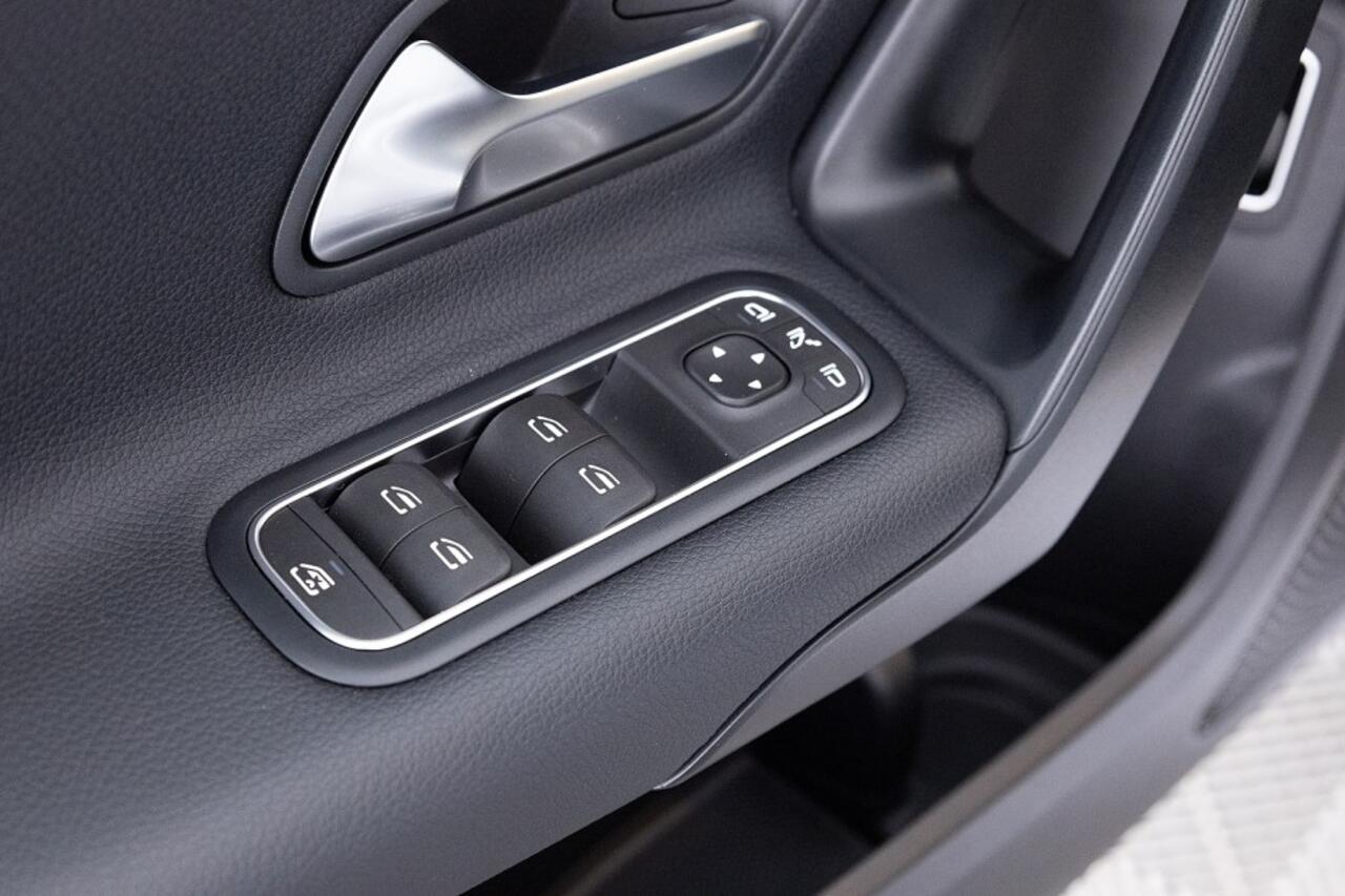 Mercedes-Benz A-KLASSE 250 e Premium | Full LED | Half LEDER | CAMERA