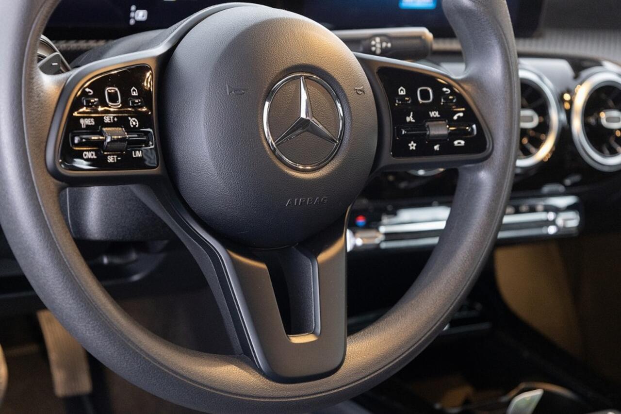 Mercedes-Benz A-KLASSE 250 e Premium | Full LED | Half LEDER | CAMERA